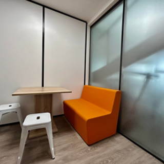 Bureau privé 18 m² 5 postes Coworking Rue de Créqui Lyon 69007 - photo 2